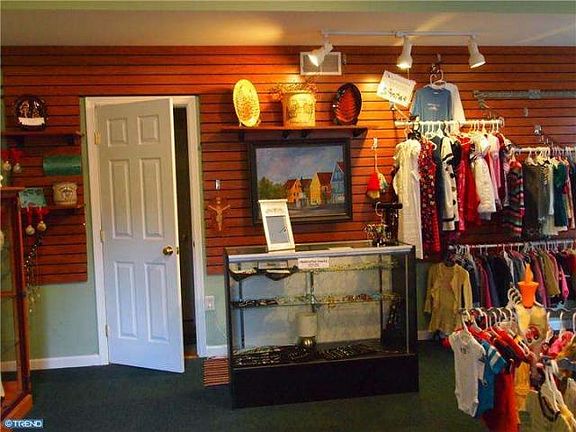 4th image of 7 N Village Cir