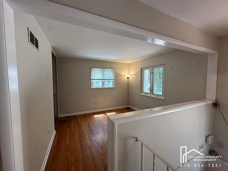 1323 Hilton Dr — Photo 6