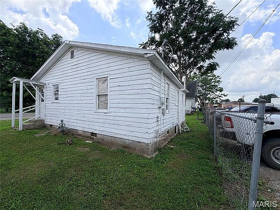 3rd image of 301/303 King Ave