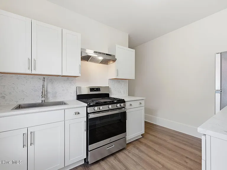 511 Middle St #B — Photo 11