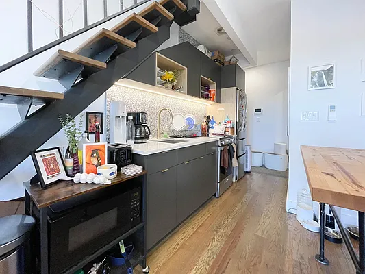 Rented by ERNY LLC | media 20