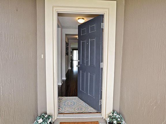 5th image of 4850 Creek Bluff Ln