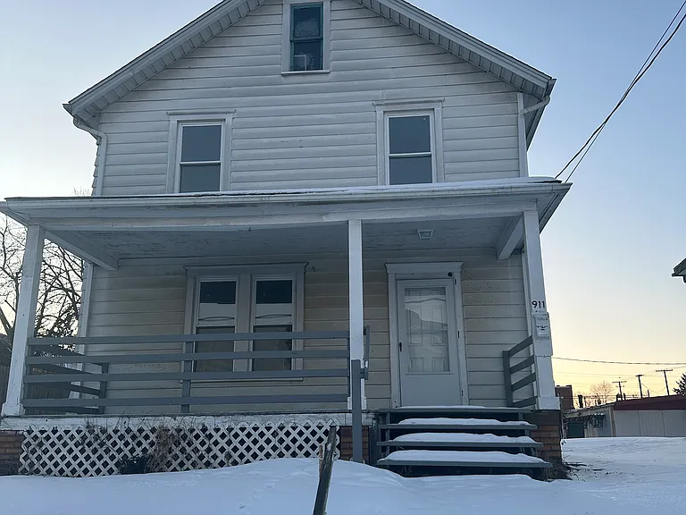 911 Garfield Ave SW — Photo 1