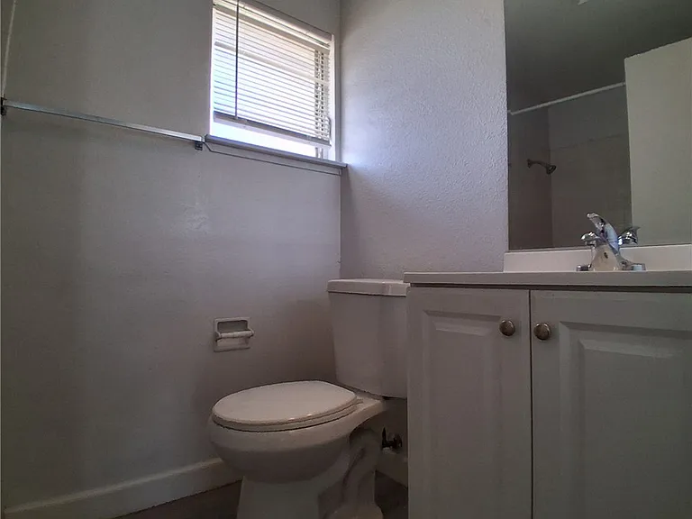 2348 Florence Ave — Photo 10