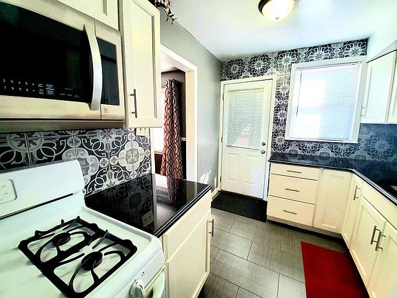 5th image of 322 Beacon Pl