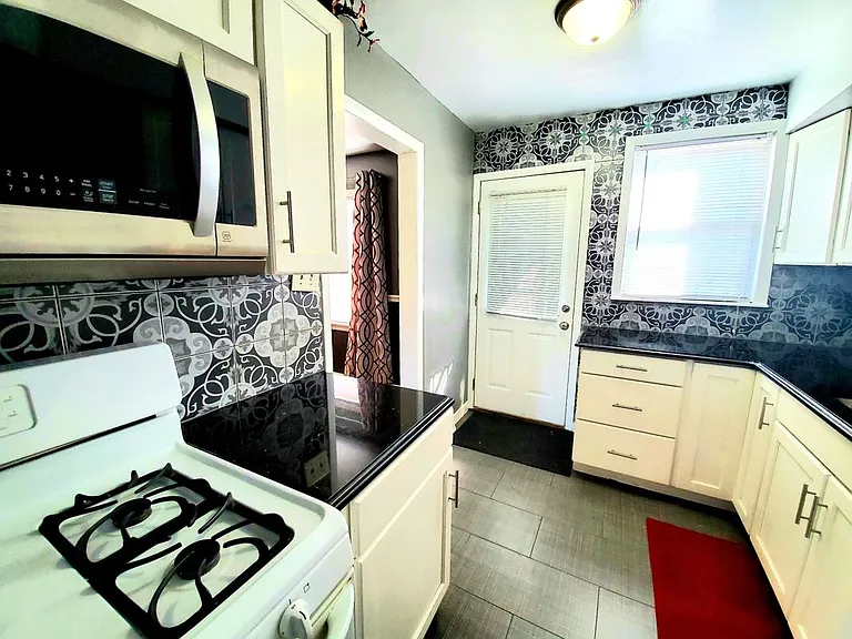322 Beacon Pl — Photo 5
