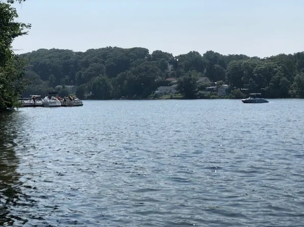 24 Tamarack Ln, Shrewsbury, MA 01545