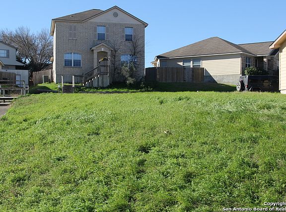 4th image of 630 Meadow Arbor Ln