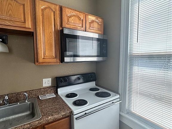3rd image of 710 Dinwiddie St