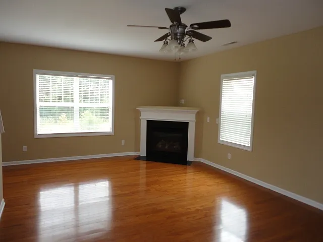 210 Goldfinch Ct — Photo 5