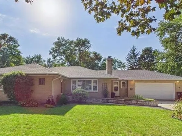 912 Chelsea Ave, Rockford, IL 61107