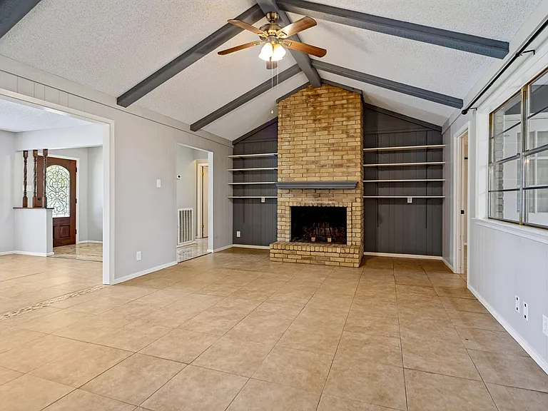 313 Sagecrest Dr — Photo 6