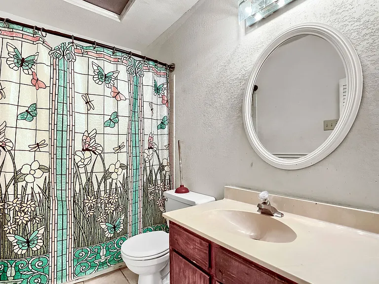 105 Avenue G #B — Photo 10