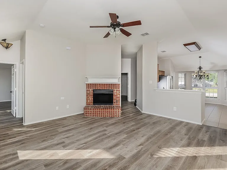 320 Foreston Dr — Photo 5