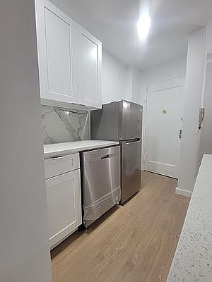 5th image of 211 E 35th St #2