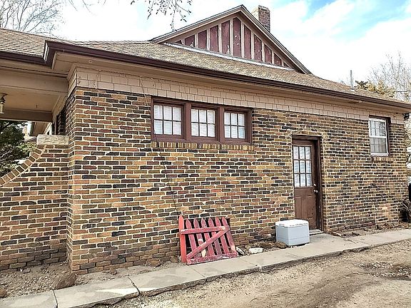 3rd image of 418 W Crawford Ave