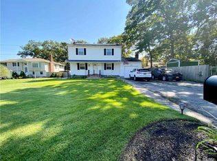 195 Holbrook Ave, Ronkonkoma, NY 11779