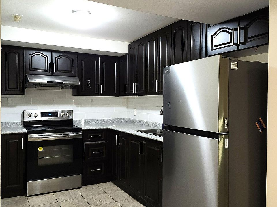 2nd image of 140 Roxbury St #Basement