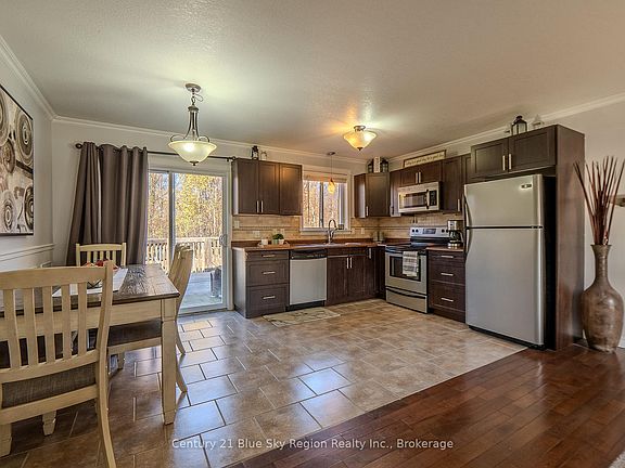 4th image of 557 Demers St