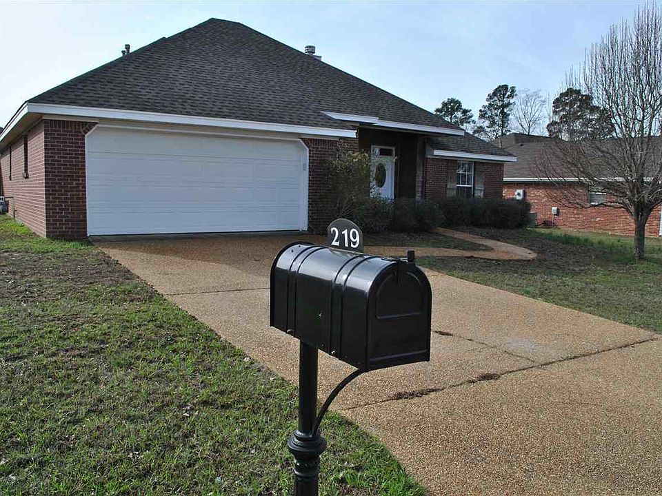 1st image of 219 White Oak Pl