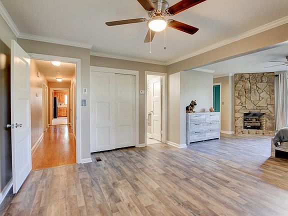 3rd image of 19 Lacy Ln