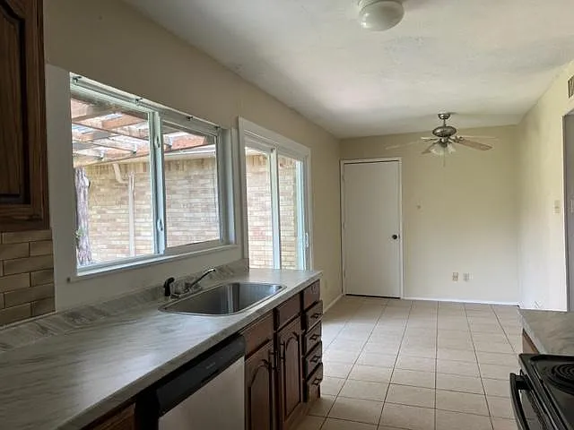 6525 Ember Ct — Photo 9