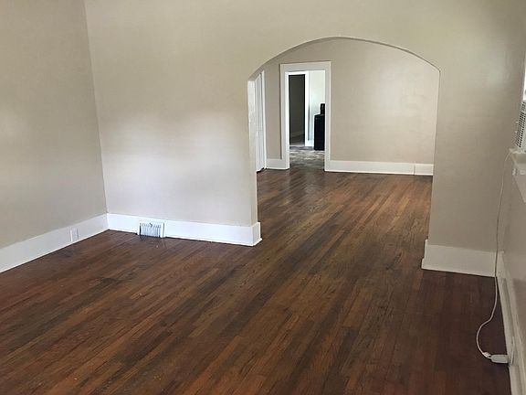 2nd image of 726 Everett Ave