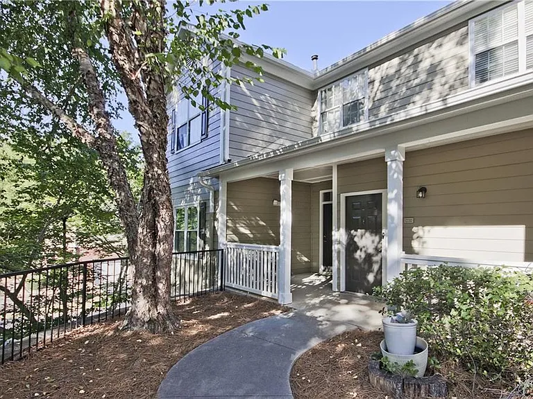 8102 Woodland Ln #8102 — Photo 4