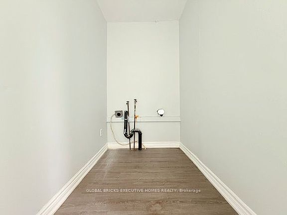 3rd image of 325 King St