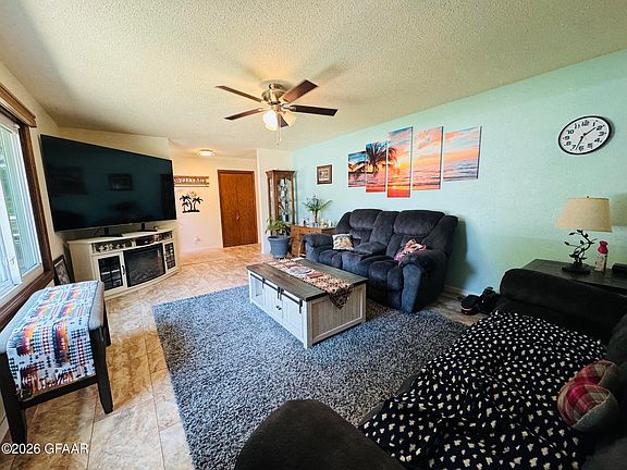 5th image of 207 Dwight Ave