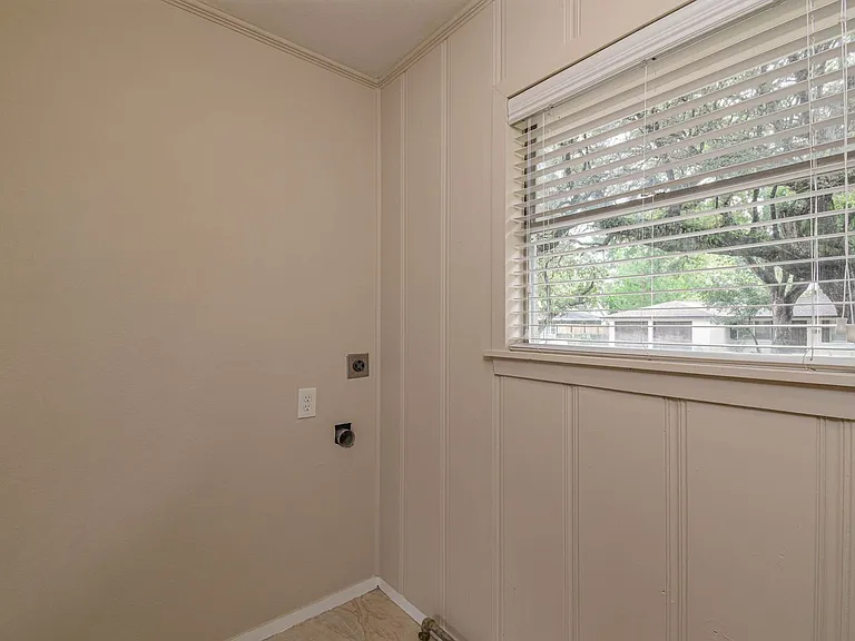 1509 N San Jacinto St — Photo 4