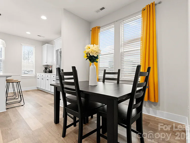 648 W End Dr — Photo 23