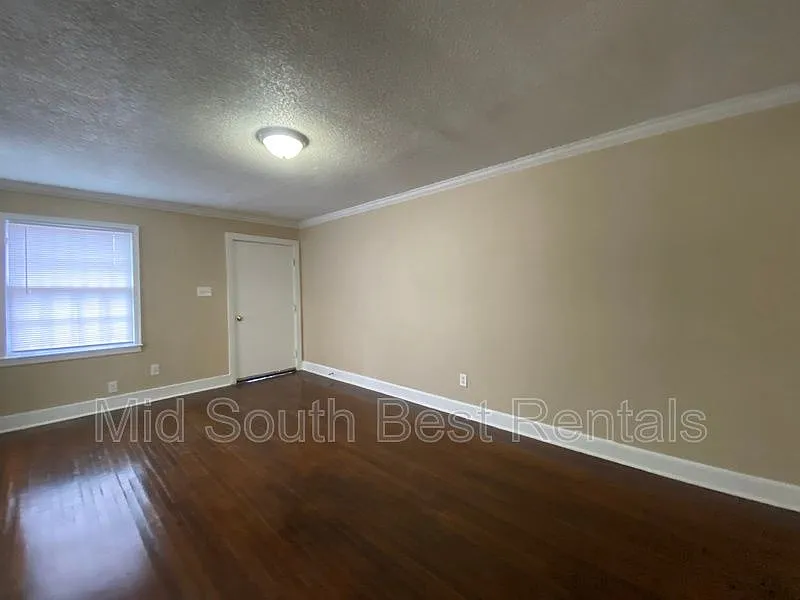 Building Photo - 1024 Springdale St