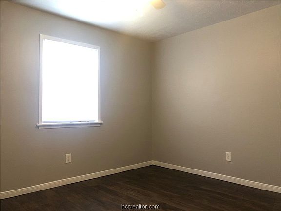 4th image of 403 Manuel Dr #A-d