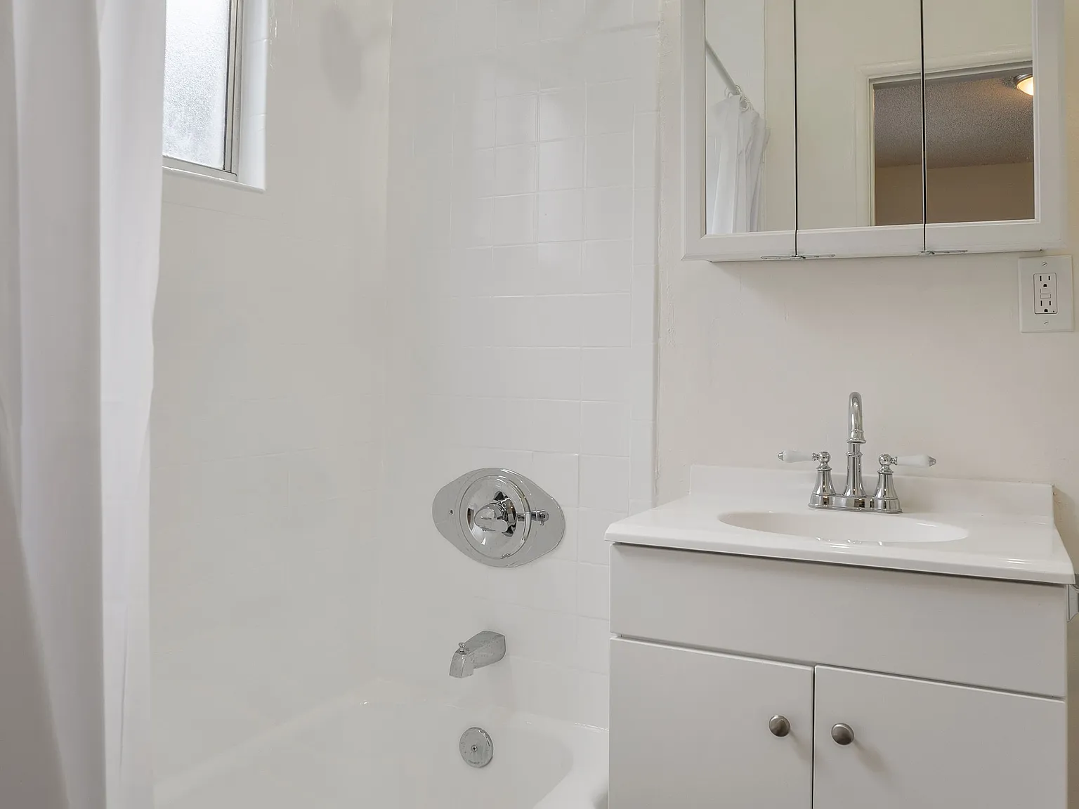1 bed, 550 sqft, $1,995 — Photo 4