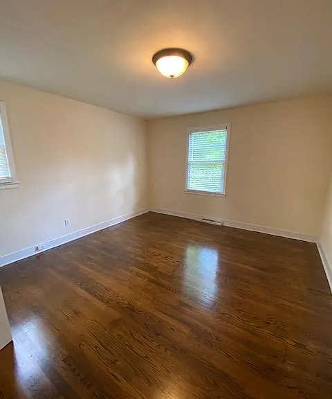 106 Hawkins Dr — Photo 8