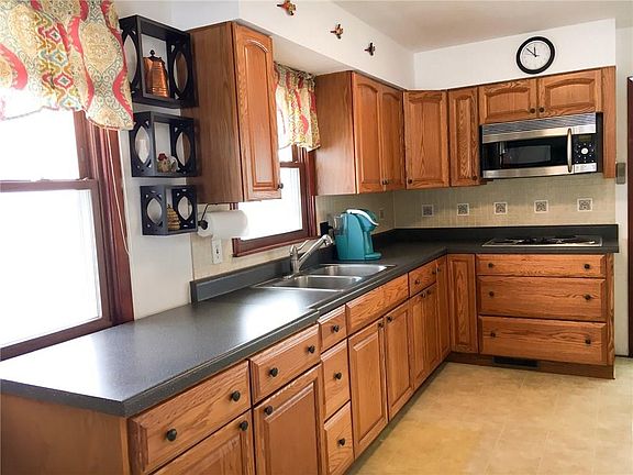 5th image of 1173 SW Kenworthy Dr