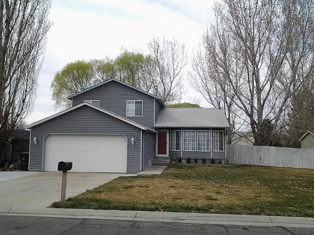 1st image of 789 N Lakeview Dr.