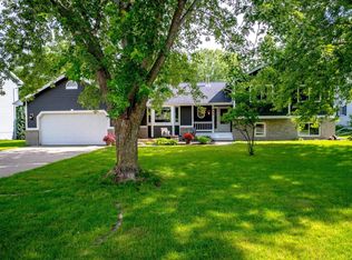 993 Bluff Pass S, Chaska, MN 55318