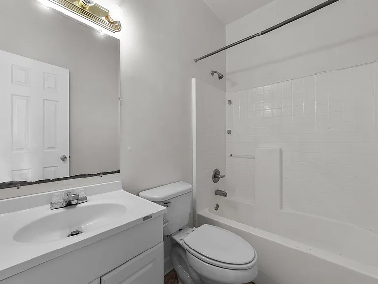 931 W Clay St — Photo 7