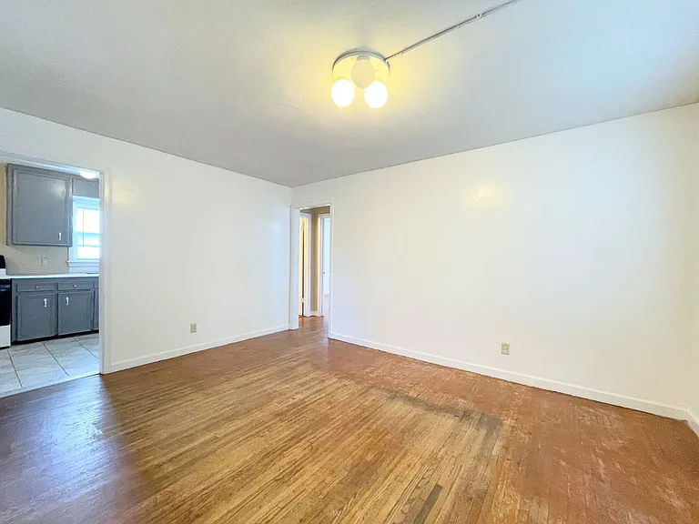 1434 N Belmont Ave — Photo 2