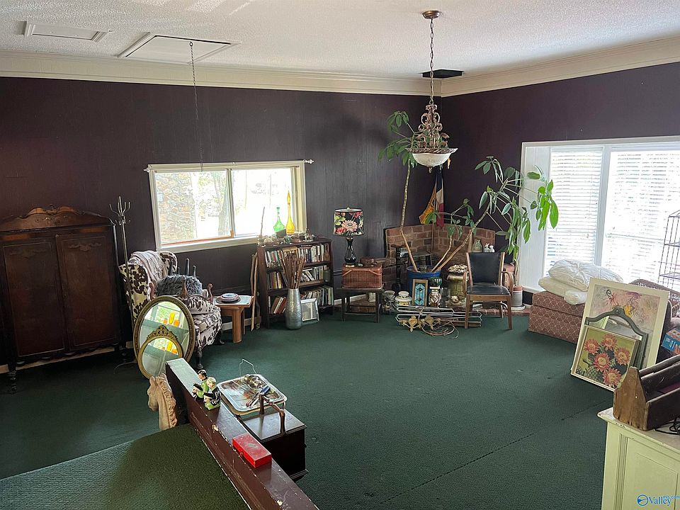 2nd image of 2605 Scenic Dr SE