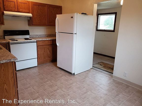 3rd image of 305 E 1st St