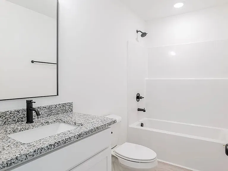 2 bed, 1.5 bath, 1206 sqft, $1,540 — Photo 4