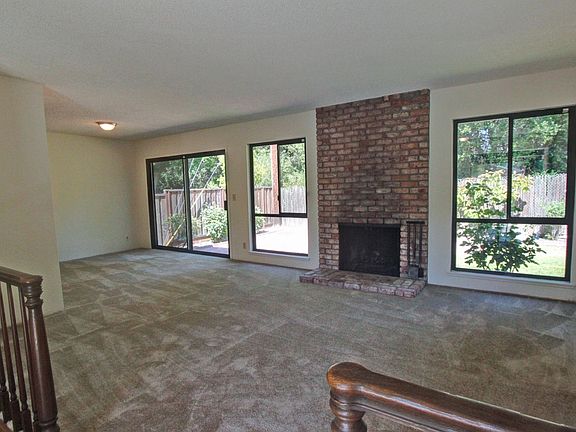 4th image of 1056 Bentoak Ln