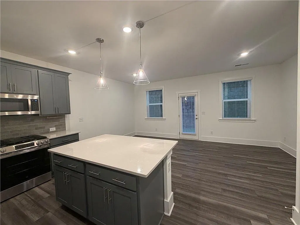 2 bed, 2.5 bath, 1382 sqft, $2,450 — Photo 4