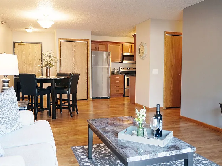Legacy Pointe Apartments — Photo 8