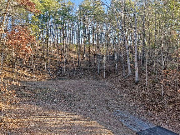 4th image of 619 Cedar Rd