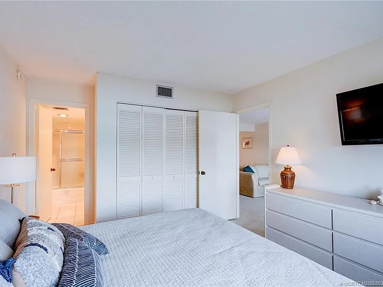 5593 NE Gulfstream Way — Photo 22
