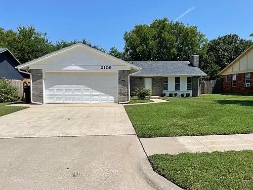 2109 Oakvista Cir Photo 1